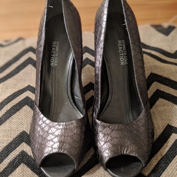 3/$25-Kenneth Cole peep toe heel - Picture 5 of 5